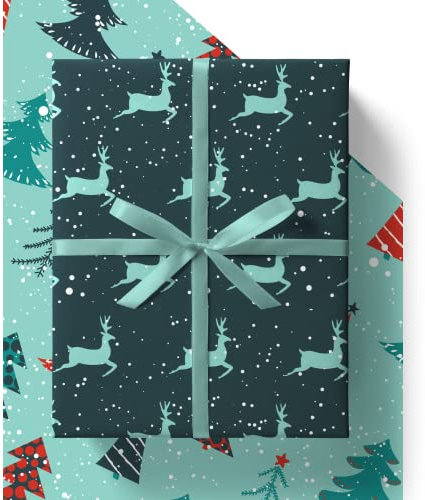EcoWrap Weihnachts-Geschenkpapier und Geschenkanhänger, umweltfreundlich, recycelbar, 84 cm x 60 cm, Rentier und Weihnachtsbaum, in plastikfreier Verpackung (4 Bögen und 4 Etiketten, Rentier und