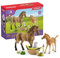Schleich 42432 Horse Club Assortiment Figurine Cheval avec Poulain et Chiot - Animaux de la Ferme et Accessoires - Coffret pour Garçons et Filles - Cadeau pour Enfants de 5 Ans et +