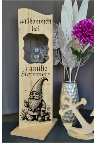 Designbysh Personalisierter Holzaufsteller, Holz Deko Schild Holzschild Eingangsschild mit Leuchtglas oder Solarlampe, Zwerg