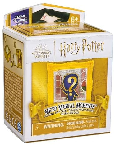 Harry Potter - Micro Magical Moments Überraschungs-Sammelfigur mit Setzkasten (Der Feuerkelch), ca. 3,8 cm groß, Spielzeug für Kinder ab 6 Jahren, Fanartikel (sortiert), Klar