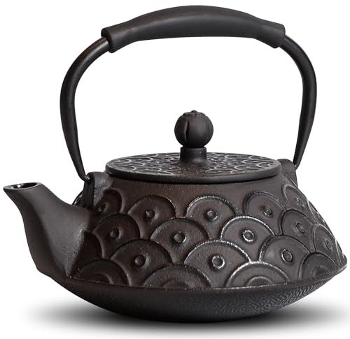 Gusseisen Teekanne, 800 ml Teekessel, herdgeeignet mit Teesieb für Tee und Kaffee, japanisches traditionelles Fischschuppenmuster, emaillierte Innenseite, Silikongriff