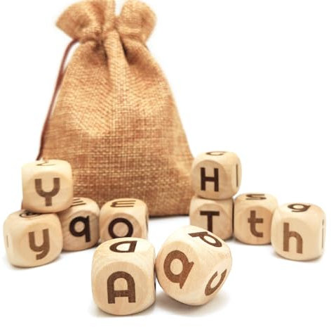 Set di dadi creativi in legno da 20 mm, 10 pezzi, tra cui 26 lettere maiuscole e 26 lettere minuscole incise su diversi dadi per insegnamento e giochi di festa