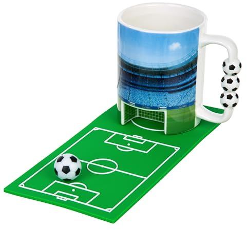 SPRINTIGO Fußball Tasse mit Tor, Fußball Geschenke für Jungs, Fußballfans | 3D Tasse Set mit Spielfeld Untersetzer und Mini-Ball, 300 ml Becher