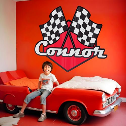 AdesiivoStudio Personalisierter Wandaufkleber für Jungenzimmer - Rennflagge Wanddeko mit Name - Rennwagen Thema Wandtattoo für Kinderzimmer und Babyzimmer