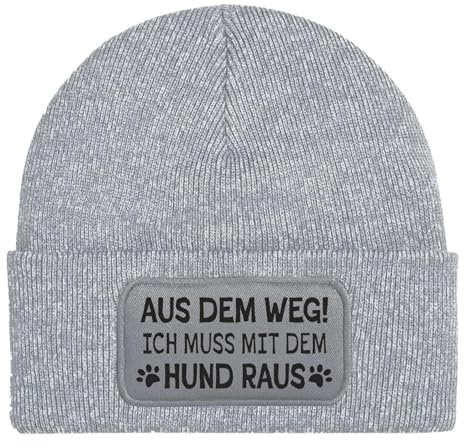 Tassenbrennerei Beanie Wollmütze mit Spruch: Aus dem Weg ich muss mit dem Hund Raus - Strickmütze lustig als Geschenk für Freund, Mann, Hundebesitzer - Gassi Geschenke