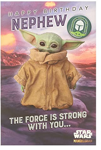 UK Greetings Geburtstagskarte für Neffen mit Abzeichen – Star Wars Geburtstagskarte für Neffen – Baby Yoda/Grogu Design