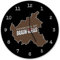 St. Pauli Wanduhr mit Spruch Hamburg ist braun-Weiss Perfekte braun-Weiss Deko für jeden Fußball-Fan Kiez-Feeling direkt von der Reeperbahn ideal für Fussballfans