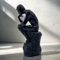 Resin The Thinker Thinking Man Statue Skulptur Frgurine Geschenk für Home Office Wohnzimmer Desktop Display Dekorative Dekoration (Schwarz)