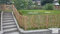 Gartenwelt Riegelsberger Premium Staketenzaun aus Kastanie Komplettset Kastanienzaun Rollzaun Lattenabstand 4-6 cm Zaunlänge 10 m Höhe 120 cm inkl. Pfosten Tor H120xB100cm & Krampen