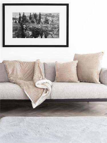 Winter Dekokissen oder Decke aus weichem Streifen-Flanell 45x45 60x60 cm oder 150x200 cm im modischen Cord Look - Sofakissen oder Sofadecke aus Fleece Farbe Taupe Größe 2er Set Kissen 60x60 cm