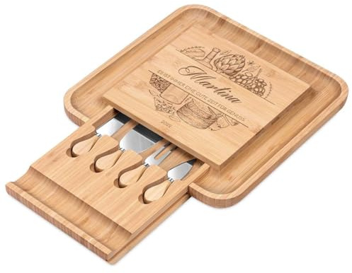 Maverton Käsebrett Servierplatte mit Gravur + 4er Käsemesser Set, aus Holz | 34X34cm, Geschenke für Frauen zum Geburtstag, Zeit für Genuss