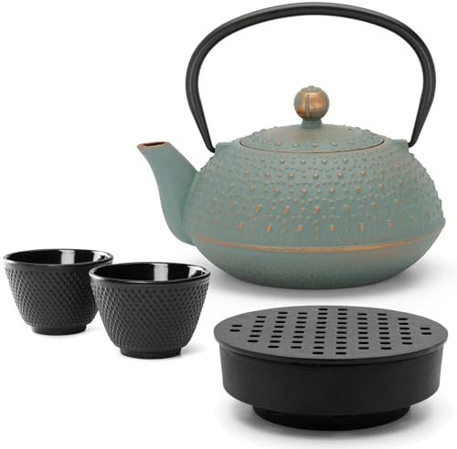 Bredemeijer Teekanne 0.9 Liter - kleine blaue Asia Gusskanne im Set mit 2 Tassen aus Gusseisen & Stövchen inkl. Edelstahl-Tee-Filter-Sieb Einsatz