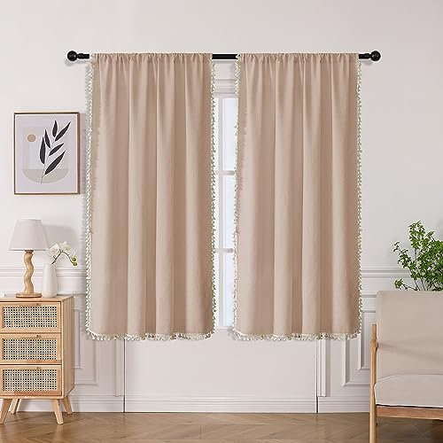 Joydeco Lot de 2 rideaux bohème semi-transparents super doux avec pompons, filtrant la lumière pour chambre à coucher, salon (passe-tringle, 132,1 x 160 cm, rose poudré)