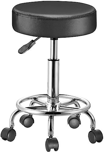 BAKAJI Sgabello con ruote rotondo, Seduta in Ecopelle e Base Acciaio Girevole a 360°, Altezza Regolabile, Imbottitura con spessore da 10 cm, Ideale per Bar, Casa, Estetista, Studio medico (Nero)