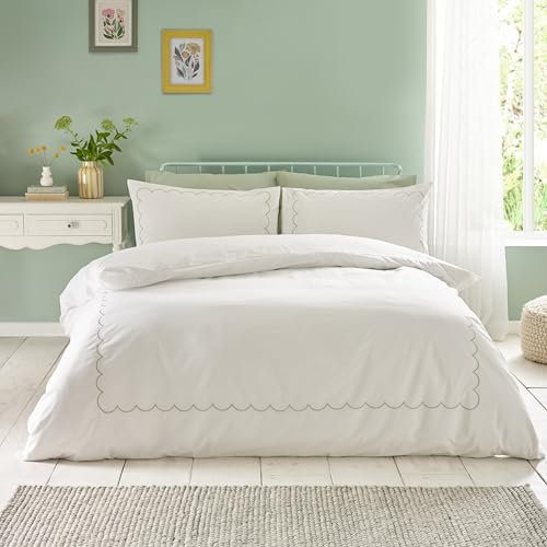 Catherine Lansfield Scallop Border Embroidery Double Duvet Cover Set with Pillowcases White/Green