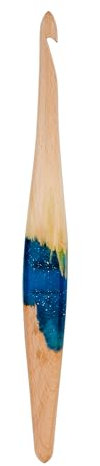 Ommi Stromlinienförmige Häkelnadel mit ergonomisch geformten Griff | Handgefertigte Häkelnadel, 17,8 cm Länge, Stricknadel, Kunsthandwerk | Tolles Geschenk! (Steam Beech Wood & Blue Resin, 7 mm)