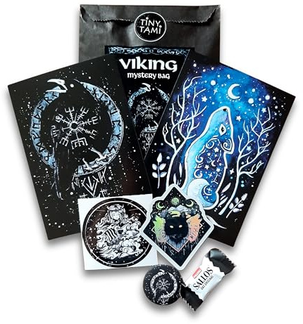 TinyTami Viking Mystery Bag Nordische Überraschungstüte für Wikinger mit Postkarten Stickern Button oder Magnet & Süßigkeit