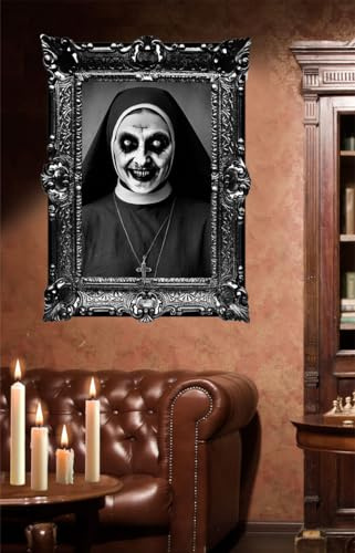 FIESTAS GUIRCA | Aufkleber Horror Nonne Bild mit Vintage Rahmen (58x45 cm) - Schnelle Halloween Nonnen Dekoration - Gruseliger Sticker für eine Horrorfilm Party - Schwarz und Weiß