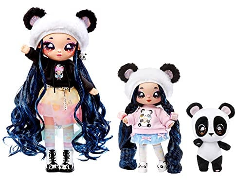 Na! Na! Na! SurpriseFamilie - 3er Set Plüschpuppen - 2 Modepuppen mit langen Haaren und 1 Haustier - Panda-Familie - 12 Accessoires, Outfits und ein niedlicher Plüschpanda