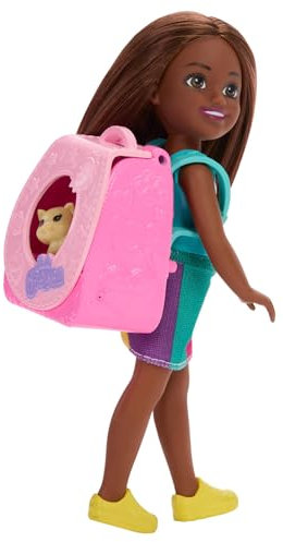BARBIE Family & Friends Spielspaß-Katzenrucksack brünette Chelsea-Puppe und Zubehör, einschließlich Rucksack mit Kätzchen, Fläschchen und Wollknäuel, JBF45