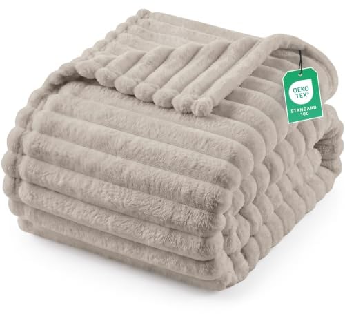 Utopia Bedding Streifen Kuscheldecke Flauschig [150x200 cm, Beige] | Weiche, leichte Warm Winter Fleecedecke – atmungsaktive Sofadecke, Überwurf für Bett und Couch, ideal als Wohndekoration