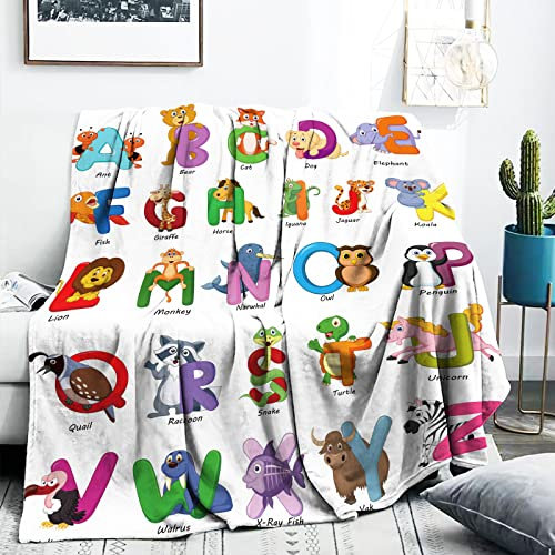 FEYG Tier Baby Decke für Kinder Geschenk, 26 Buchstaben Tier Kuscheldecke für Mädchen Jungen, 102 x 127 cm Wild Tier Baby Nursery Decke, Weiche Flanell Decke für Mädchen Jungen Baby Dusche Geburtstag
