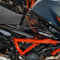 Resin Bike Adesivi Moto Compatibile con Ktm 1290 Super Duke R 2022-2023. Protezioni Laterali Serbatoio da Urti e Graffi. Adesivi Resinati con Effetto 3D Made in Italy