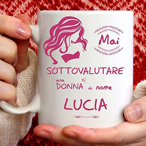 TeeDesign Tazza Lucia. per Colazione, The, tisana, caffè, Cappuccino. Gadget Tazza Personalizzata: Mai Sottovalutare Una Donna di nomeLucia. Anche Come Idea Regalo Originale e Simpatica