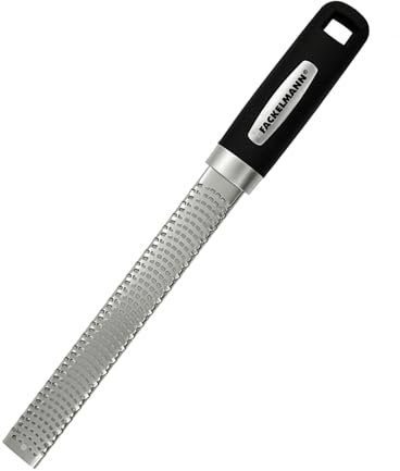 Fackelmann Rallador de Hoja Larga con Mango, Acero Inoxidable y Mango Ergonómico de Tacto Suave, Cubierta de PP para un Rallado Seguro y Preciso, 33x16 cm