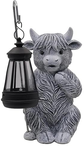 Solarbetriebenes graues Hochlandkuh Gartenornament mit abnehmbarer Laterne – bezauberndes sitzendes Kalb hält Metallstange, Balkon/Terrasse/Rasen-Dekor, einzigartiges Geschenk für Mutter, Frauen und