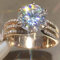 2 Karat runder Solitär-Verlobungsring mit Zirkonia, 14 Karat Weißgold vergoldet, massiver Zirkonia-Ring, 4 Krappen, seitlicher Stein, Verlobungs- und Ehering, gedrehtes Unendlichkeits-Pavé, Größe 9