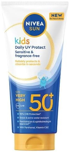 NIVEA SUN Kids Protección Solar UV Diaria SPF 50+ - Crema Solar para Niños para Rostro y Cuerpo - Extra Resistente al Agua y al Sudor - Pantenol, Vitaminas C & E - Sin Perfume - Piel Sensible - 100 ml