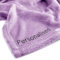 DecoKing Personalisierte Kuscheldecke 70x150 cm Lila Decke mit Namen Bestickt Microfaser Tagesdecke Fleece Mic