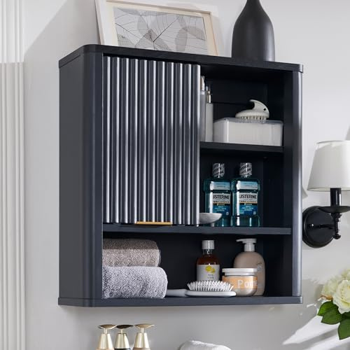 AetherWood Badezimmerschrank Hängeschrank mit Schiebetür, Wandschrank Bad mit Kunstmarmor-Optik, Verstellbares Regal & Offenes Fach, Geriffeltes Design, Badschrank Wandmontage, Dunkelgrau
