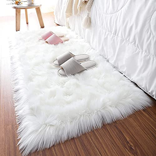 HEQUN Faux Lammfell Schaffell Teppich Kunstfell Dekofell Lammfellimitat Teppich Longhair Fell Nachahmung Wolle Bettvorleger Sofa Matte(50 x150cm, Weiß)