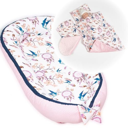 PaLulli Babynest 4-TLG Set 95x55 cm | Babyausstattung mit Matratze & Kuscheldecke | 100% Baumwolle, hypoallergen | Babybett Nestchen für Neugeborene 0-8 Monate (Rosa Schwalben)