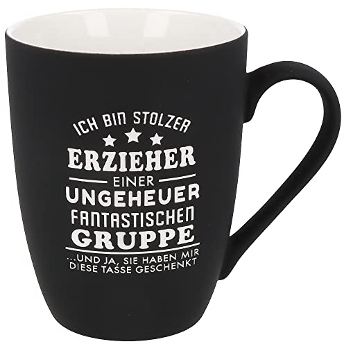 Spruchreif | Soft-Touch Tasse Schwarz Ich bin stolzer Erzieher… – Beidseitig gravierte Tasse mit Spruch | Lustiges Geschenk für Erzieher zum Abschied, Geburtstag oder Weihnachten