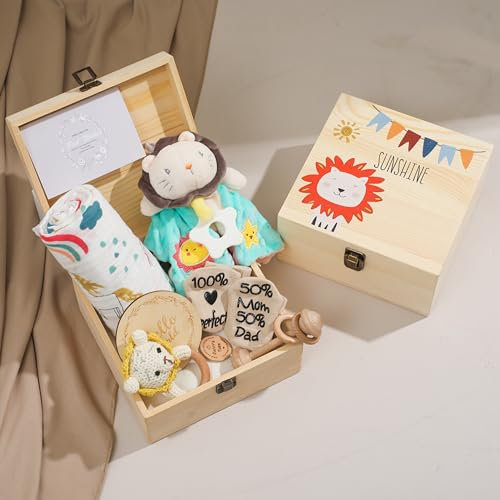 Youuys Baby Geschenk zur Geburt für Neugeborene, Baby Geschenk Junge und Mädchen, Holzkiste Baby Geschenkset, 8 in 1 Set-mit Musselin Tuch+Baumwolle Schmusetuch+Rassel+Geschenkkarte (Löwe)