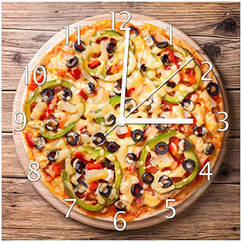 Wallario Design-Wanduhr Italienische Pizza mit Peperoni, Oliven. Paprika und Käse aus Glas, Motiv-Uhr Größe 30 x 30 cm, weiße Zeiger