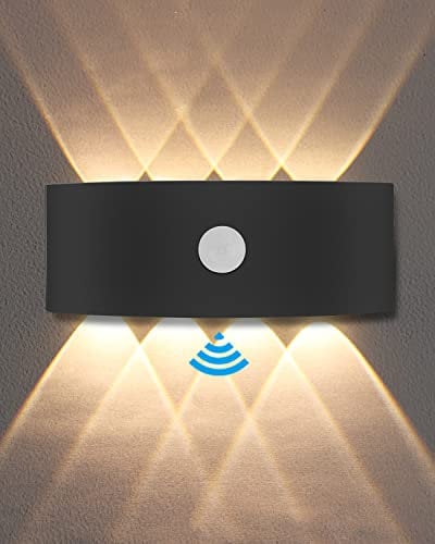 Kinamy Wandlampe mit Bewegungsmelder Innen, Wandlampe Innen 8W, LED Wandleuchte Innen Up Down Wasserdicht IP65, Geeignet für Treppen, Küche, Wohnzimmer, Schlafzimmer, Garten - Schwarz