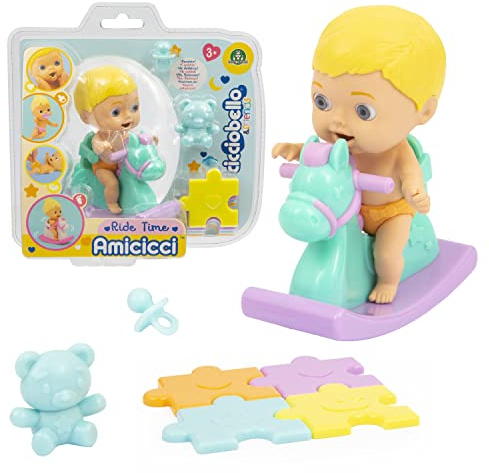 Giochi Preziosi Cicciobello Amicicci, Baby mit Schaukelpferd, mit Zubehör, Modell für Jungen, Blondes Haar, Spielzeug für Kinder ab 3 Jahren,, CC0101