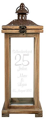 Personalisierte Landhaus Laterne aus Holz | XL Holzlaterne 42 cm groß | Silberhochzeit Geschenke Eltern Personalisiert | Geschenkidee zum 25. Hochzeitstag für Ehemann | Gartendeko Gartenlaterne
