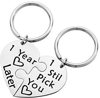 Key Chains for Men, Schlüsselanhänger Silber Ring Edelstahl Puzzleherz mit Gravur I Year Later I Pick You Still Pick You Geschenk