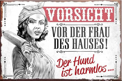 schilderkreis24 – Lustiger Spruch “Vorsicht vor der Frau des Hauses“ Magnet Deko Kühlschrankmagnet Humor witzige Geschenkidee Geburtstag Weihnachten Männer Frauen 9x6 cm