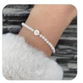 Girls Accessories Zierliche Buchstaben-Initialen-Armbänder für Frauen, elastisches Kunstperlen-Armband, Namensarmband für Frauen und Mädchen, Schmuckgeschenk, kein Edelstein Birthday Gift