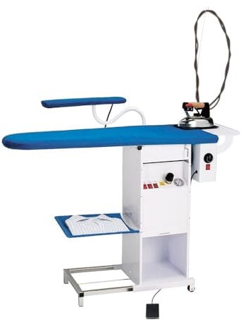 EOLO Tavolo da Stiro TS03 V4 Professionale Piano Riscaldato Aspirante Caldaia in Rame Ferro con Paravapore Richiudibile Stiramaniche Aspirante Riscaldato Ruote Garanzia 5 anni A++ Made in Italy