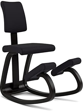 Variable Plus - Ikonischer Kniestuhl mit gepolsterter Rückenlehne - Schwarz Holz / 100 % recyceltes Polyester, schwarzer Qualitätsstoff