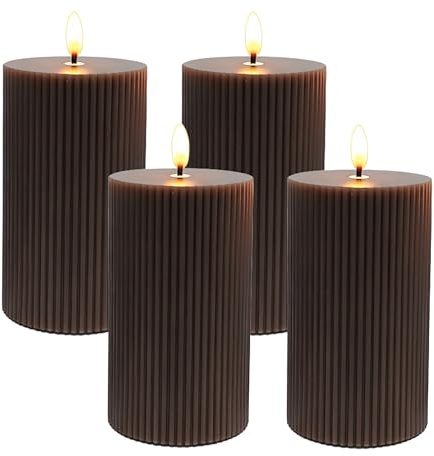 Relaxdays LED Kerzen, 4er Set, HxD: 13 x 7,5 cm, flackernde Flamme, Echtwachs, Rillen, flammenlose Blockkerzen, Coffee
