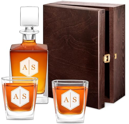 Maverton Whisky Karaffe 810 ml + 2/4 / 6er Whiskygläser Set mit Gravur - Whisky Dekanter mit Gläsern 250 ml für Männer - personalisiertes Whiskey Set für Whiskyliebhaber - Sechseck