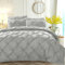 Housse de Couette 240 x 260 Gris Plissée Parure de Lit Microfibre 2 Personnes Adulte Linge de Lit Uni Unie Parure Housse Couette Zippée 240x260 avec 2 Taies d'oreiller 65x65 cm Fermeture Éclair